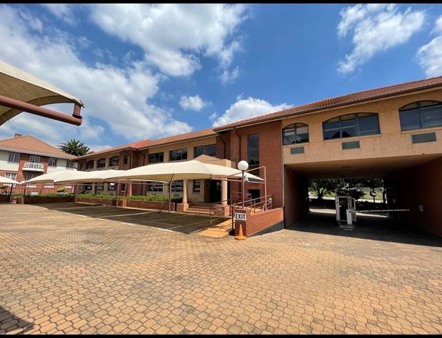 388M² OFFICE TO LET IN PARKTOWN